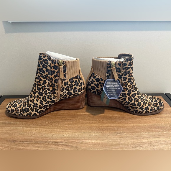 NWT TOMS Leopard Print Wedge Ankle Booties - Picture 7 of 11